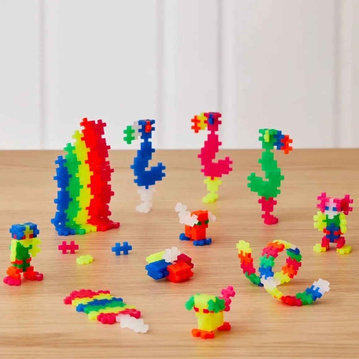 Cubo de piezas: Neon 600 pcs